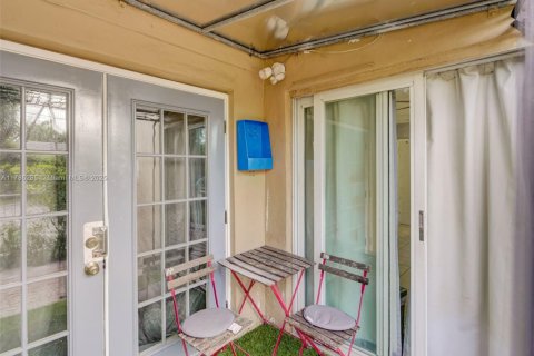 Touwnhouse à louer à Coral Gables, Floride: 3 chambres, 111.48 m2 № 1961479 - photo 6