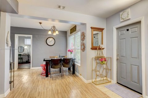 Touwnhouse à louer à Coral Gables, Floride: 3 chambres, 111.48 m2 № 1961479 - photo 5