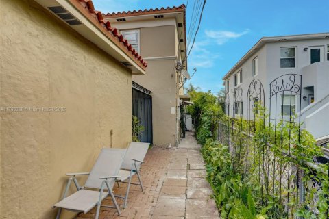 Touwnhouse à louer à Coral Gables, Floride: 3 chambres, 111.48 m2 № 1961479 - photo 25