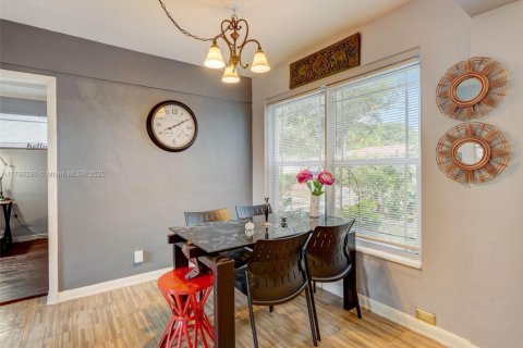 Touwnhouse à louer à Coral Gables, Floride: 3 chambres, 111.48 m2 № 1961479 - photo 4