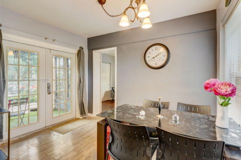 Touwnhouse à louer à Coral Gables, Floride: 3 chambres, 111.48 m2 № 1961479 - photo 2