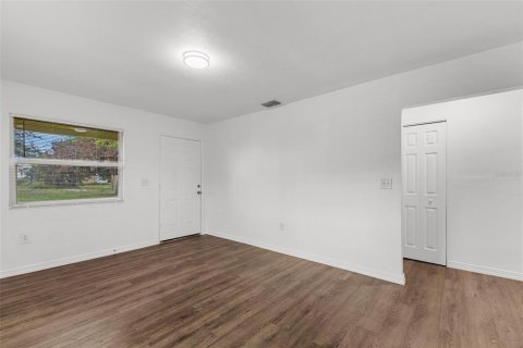 House in Sebring, Florida 2 bedrooms, 66.89 sq.m. № 2394266 - photo 6