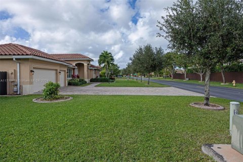 House in Homestead, Florida 4 bedrooms, 252.88 sq.m. № 1465152 - photo 4