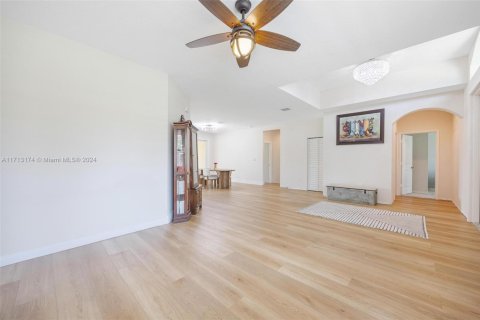 House in Homestead, Florida 4 bedrooms, 252.88 sq.m. № 1465152 - photo 18