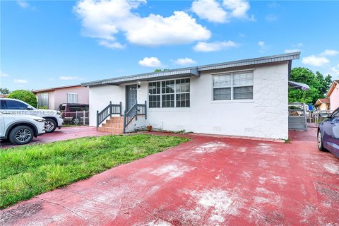 Villa ou maison à Hialeah, Floride 4 chambres, 264.21 m2 № 2029076