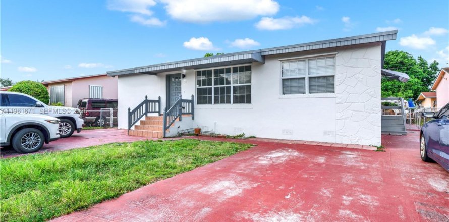 Villa ou maison à Hialeah, Floride 4 chambres, 264.21 m2 № 2029076