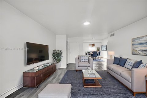 Купить кондоминиум в Майами, Флорида 2 спальни, 69.68м2, № 2025927 - фото 8