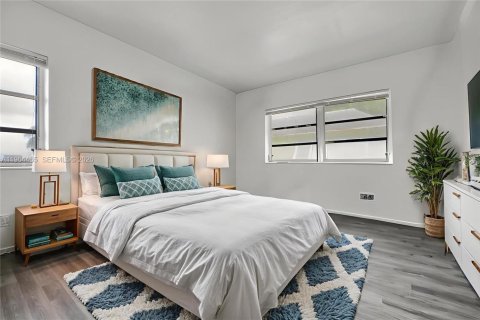 Купить кондоминиум в Майами, Флорида 2 спальни, 69.68м2, № 2025927 - фото 11