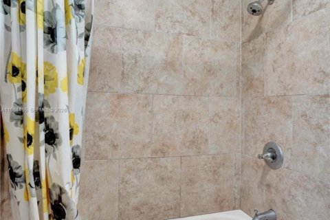 Купить кондоминиум в Майами, Флорида 2 спальни, 69.68м2, № 2025927 - фото 16