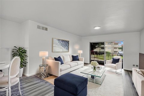 Купить кондоминиум в Майами, Флорида 2 спальни, 69.68м2, № 2025927 - фото 3