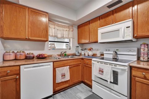 Купить кондоминиум в Майами, Флорида 2 спальни, 69.68м2, № 2025927 - фото 17