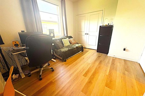 Снять в аренду таунхаус в Флорида-Сити, Флорида 2 спальни, 112.23м2, № 1955180 - фото 23