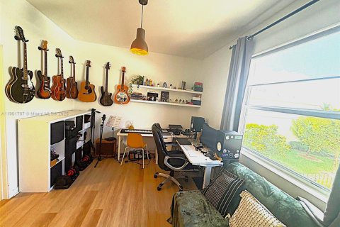 Снять в аренду таунхаус в Флорида-Сити, Флорида 2 спальни, 112.23м2, № 1955180 - фото 21