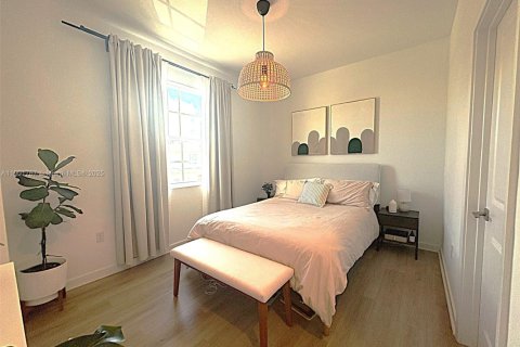 Снять в аренду таунхаус в Флорида-Сити, Флорида 2 спальни, 112.23м2, № 1955180 - фото 11