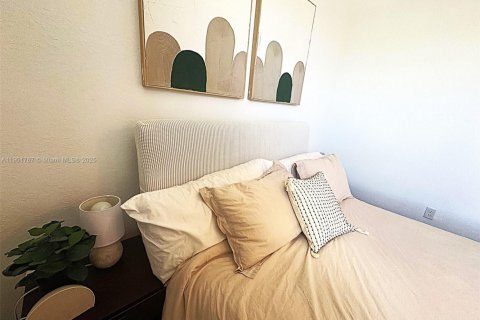 Снять в аренду таунхаус в Флорида-Сити, Флорида 2 спальни, 112.23м2, № 1955180 - фото 18