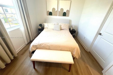 Снять в аренду таунхаус в Флорида-Сити, Флорида 2 спальни, 112.23м2, № 1955180 - фото 12