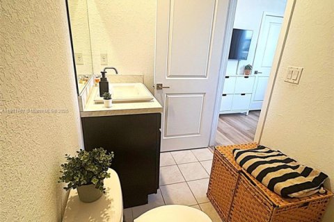 Снять в аренду таунхаус в Флорида-Сити, Флорида 2 спальни, 112.23м2, № 1955180 - фото 29