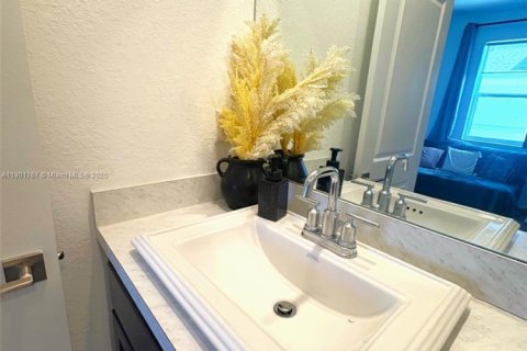 Снять в аренду таунхаус в Флорида-Сити, Флорида 2 спальни, 112.23м2, № 1955180 - фото 26