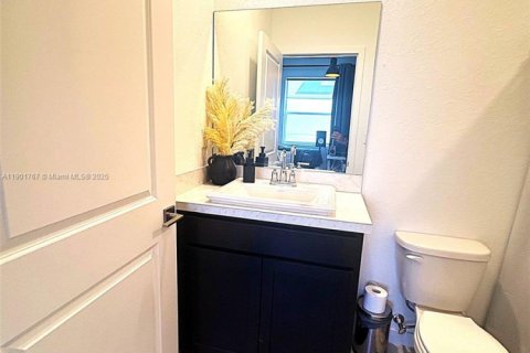 Снять в аренду таунхаус в Флорида-Сити, Флорида 2 спальни, 112.23м2, № 1955180 - фото 25