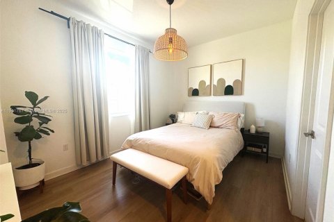 Снять в аренду таунхаус в Флорида-Сити, Флорида 2 спальни, 112.23м2, № 1955180 - фото 14