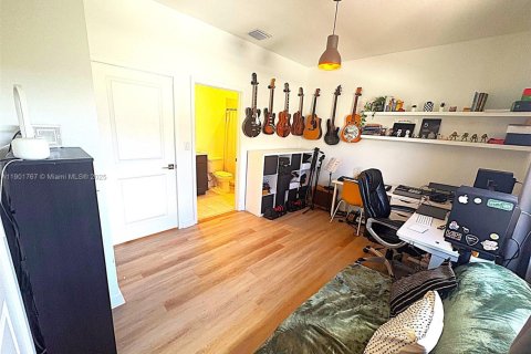 Снять в аренду таунхаус в Флорида-Сити, Флорида 2 спальни, 112.23м2, № 1955180 - фото 20