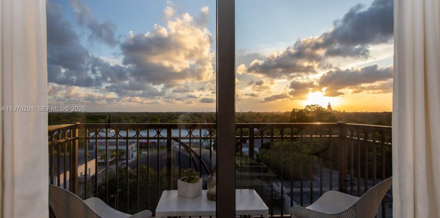 Condo in Coral Gables, Florida, 2 bedrooms № 2032359