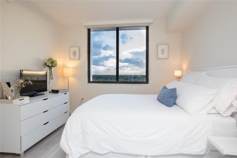 Condo in Coral Gables, Florida, 2 bedrooms № 2032359 - photo 13