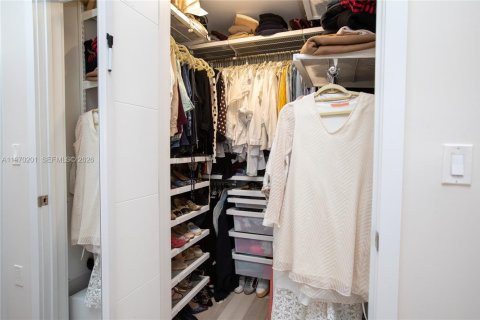 Condo in Coral Gables, Florida, 2 bedrooms № 2032359 - photo 11