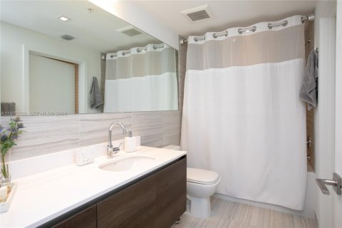 Condo in Coral Gables, Florida, 2 bedrooms № 2032359 - photo 15