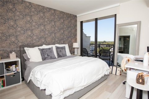 Condo in Coral Gables, Florida, 2 bedrooms № 2032359 - photo 9