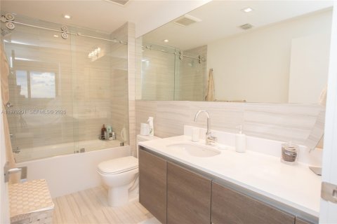 Condo in Coral Gables, Florida, 2 bedrooms № 2032359 - photo 10