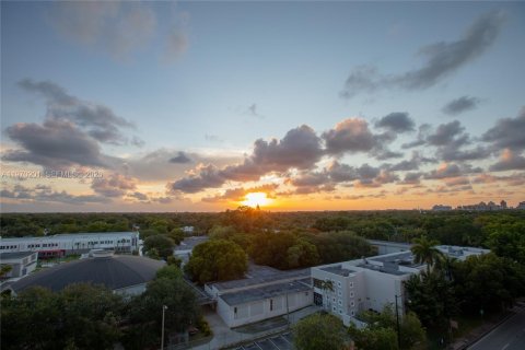Condo in Coral Gables, Florida, 2 bedrooms № 2032359 - photo 21