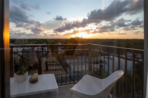 Condo in Coral Gables, Florida, 2 bedrooms № 2032359 - photo 2