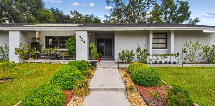 House in Plant City, Florida 3 bedrooms, 179.67 sq.m. № 1885815