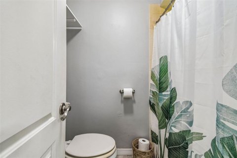 House in Plant City, Florida 3 bedrooms, 179.67 sq.m. № 1885815 - photo 14