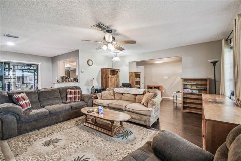 House in Plant City, Florida 3 bedrooms, 179.67 sq.m. № 1885815 - photo 5