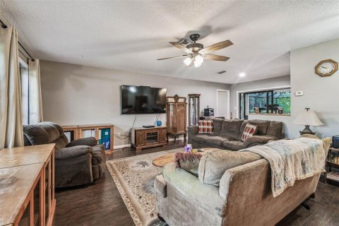 House in Plant City, Florida 3 bedrooms, 179.67 sq.m. № 1885815 - photo 4