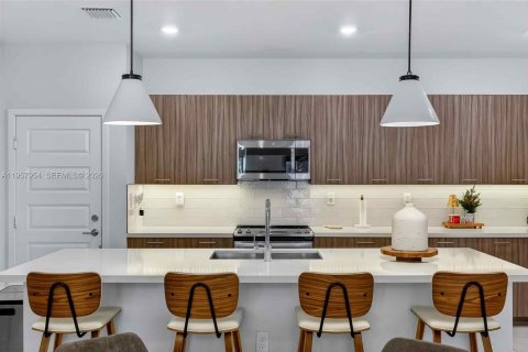 Townhouse in URBANA in Doral, Florida 4 bedrooms, 153.47 sq.m. № 2017467 - photo 7