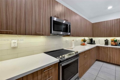 Townhouse in URBANA in Doral, Florida 4 bedrooms, 153.47 sq.m. № 2017467 - photo 11