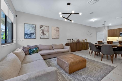 Townhouse in URBANA in Doral, Florida 4 bedrooms, 153.47 sq.m. № 2017467 - photo 4