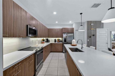 Townhouse in URBANA in Doral, Florida 4 bedrooms, 153.47 sq.m. № 2017467 - photo 10