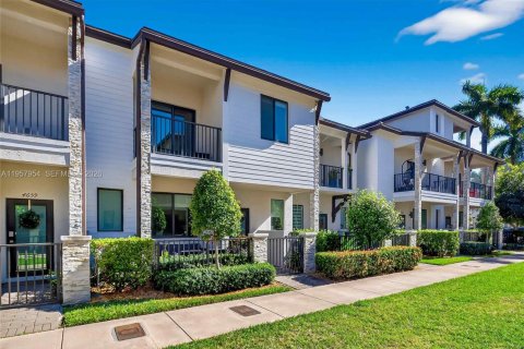 Townhouse in URBANA in Doral, Florida 4 bedrooms, 153.47 sq.m. № 2017467 - photo 2