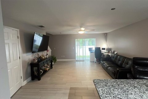 Townhouse in Tampa, Florida 3 bedrooms, 141.58 sq.m. № 1679884 - photo 7