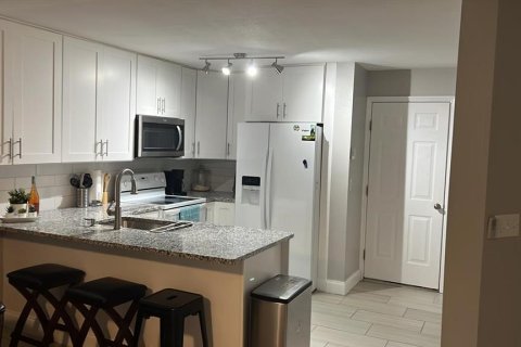 Townhouse in Tampa, Florida 3 bedrooms, 141.58 sq.m. № 1679884 - photo 8