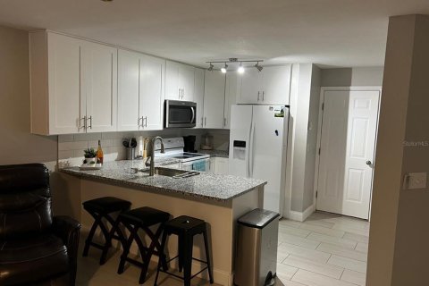 Townhouse in Tampa, Florida 3 bedrooms, 141.58 sq.m. № 1679884 - photo 2