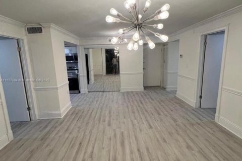 Купить кондоминиум в Майами, Флорида 2 спальни, 83.52м2, № 1958356 - фото 6