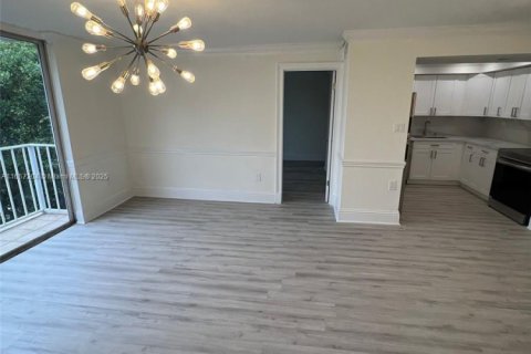 Купить кондоминиум в Майами, Флорида 2 спальни, 83.52м2, № 1958356 - фото 7