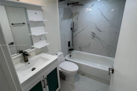 Купить кондоминиум в Майами, Флорида 2 спальни, 83.52м2, № 1958356 - фото 11