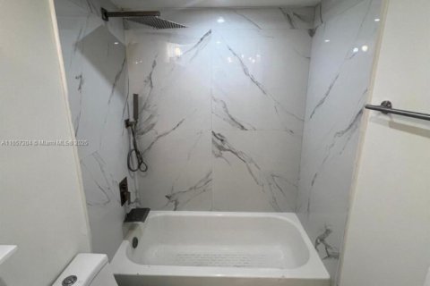 Купить кондоминиум в Майами, Флорида 2 спальни, 83.52м2, № 1958356 - фото 12