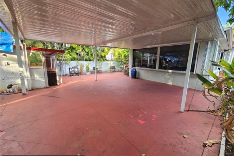 House in Miami Springs, Florida 3 bedrooms, 109.53 sq.m. № 1996684 - photo 13